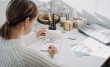 woman setting goals for her New Year's Resolutions